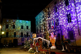 lucca, allestimento natalizio di proiezioni scenografiche