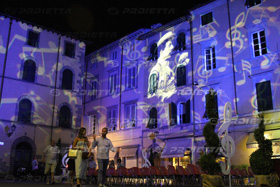 effetto cadute  note musicali e immagine di puccini