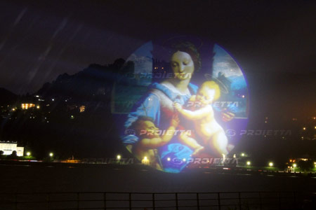 proiezioni di loghi e comunicazione su marciapiedi e pavimenti