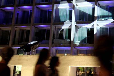 proiettore monster 2000 per proiezioni del logo su I Suite hotel