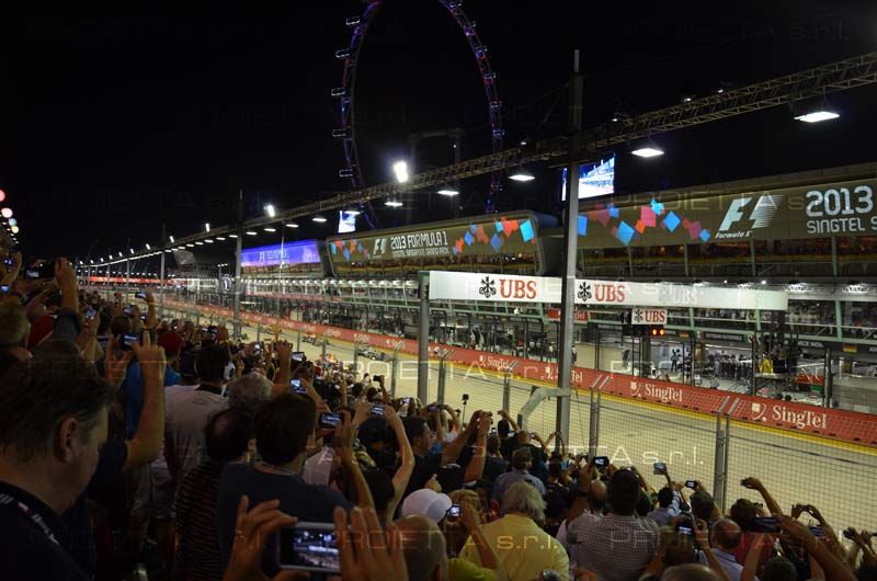proiezioni scenografiche a singapore per il gran premio di formula uno2013
