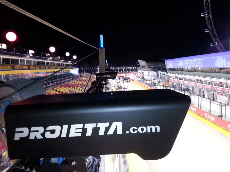 installazione di proiettori per il gran premio di formula 1 singapore 2013