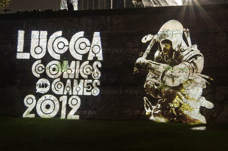 proiezione immagini grafiche a tre colori e logo in bianco e nero